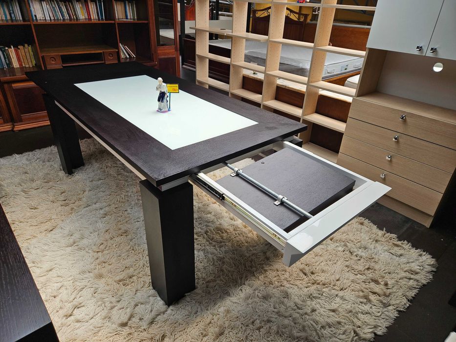 Mesa de sala com acabamento de vidro - Extensível - Muito bom estado