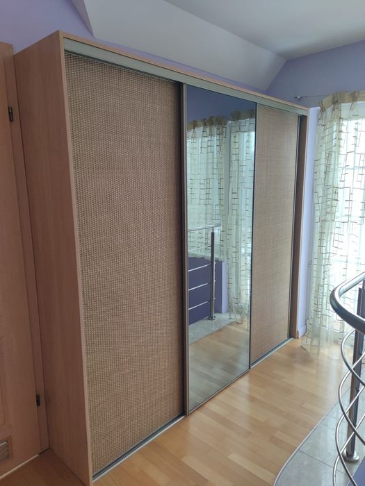 Rezerwacja Szafa ubraniowa drzwi przesuwne używana do demontażu