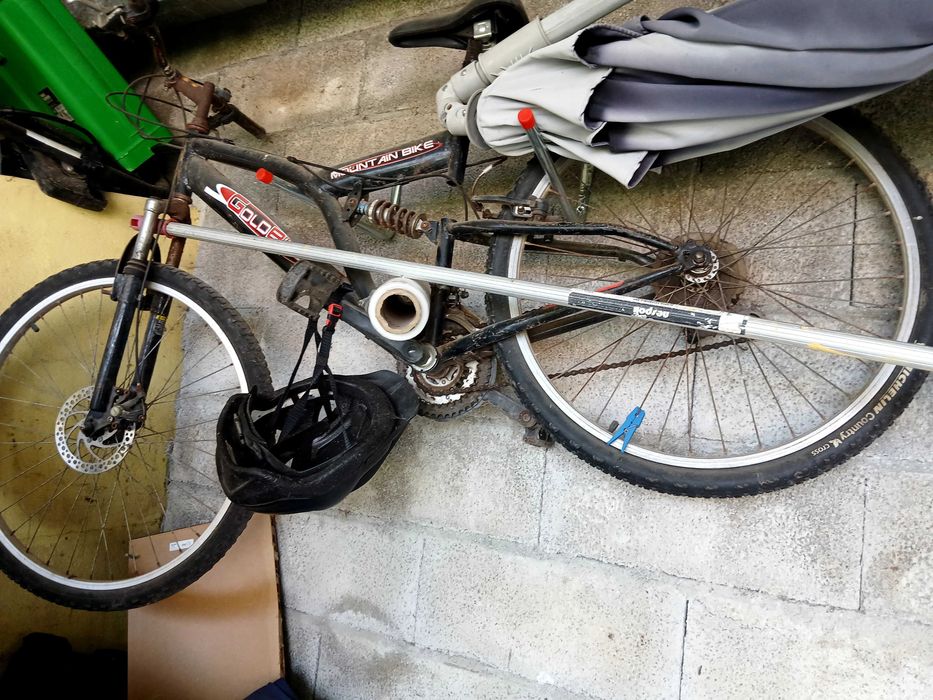 Três bicicletas usados