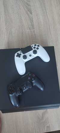 Konsola PS4 plus dwa pady