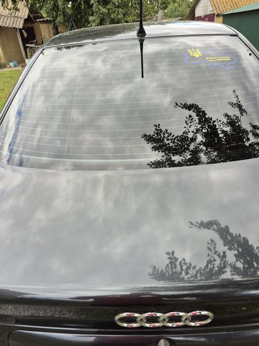 Продам аудіа4в5 седан