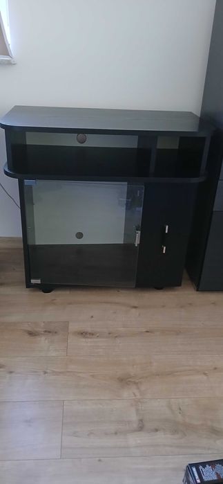 Stolik obrotowy pod TV
