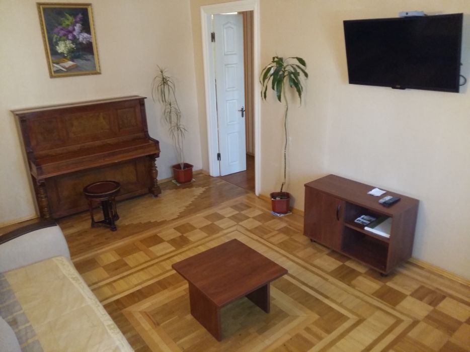 3-кімнатна квартира 1 хвилина метро Дружби Народів.
