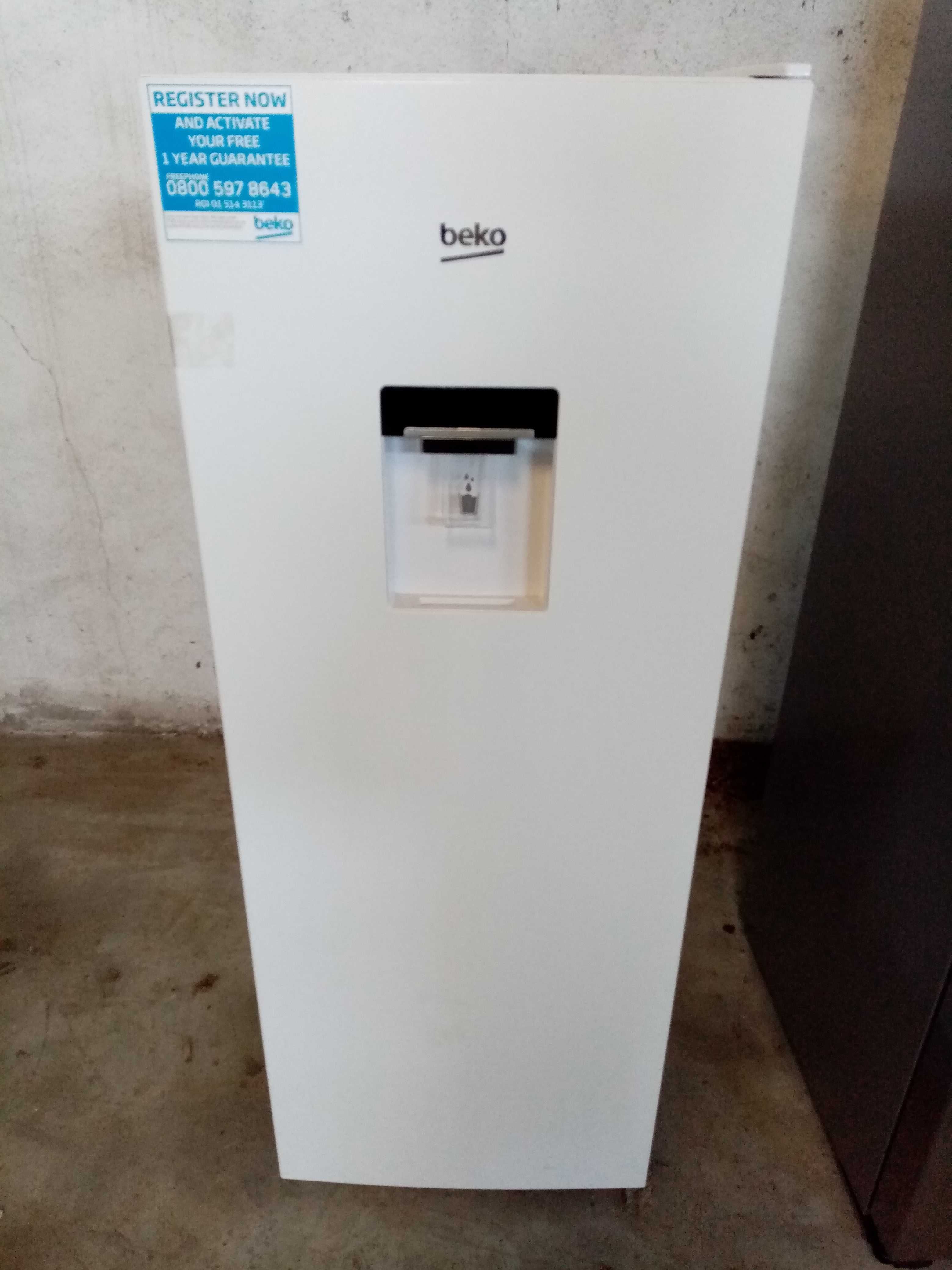 Frigorífico Beko com Dispensador de Água