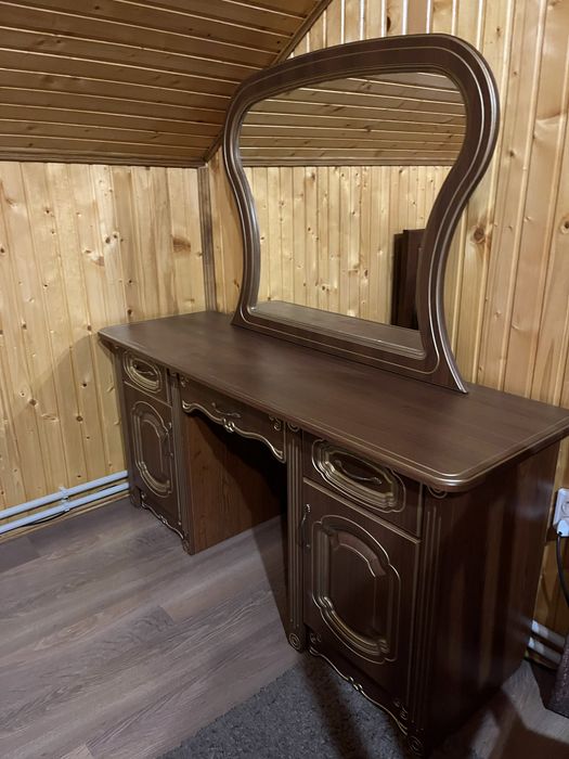 продаю б/у туалетний столик