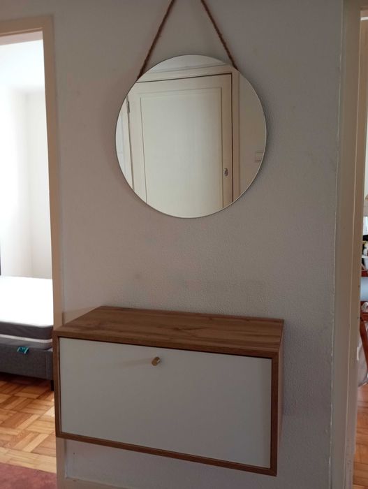 Móvel Suspenso em madeira