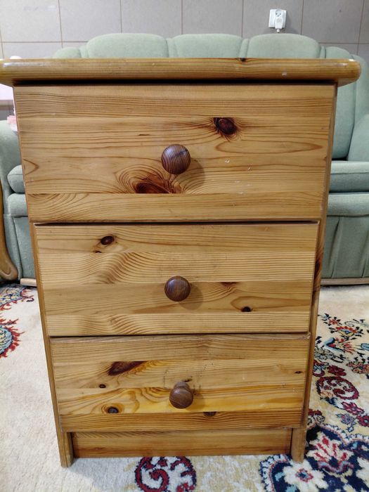 Solidna, drewniana szafka nocna