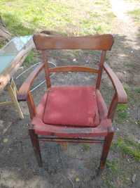 Stare zabytkowe krzesło