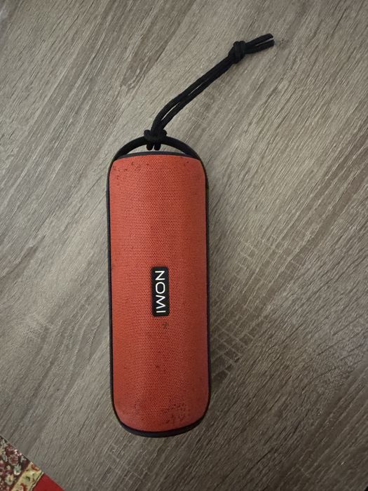 Червоно чорна колонка Nomi