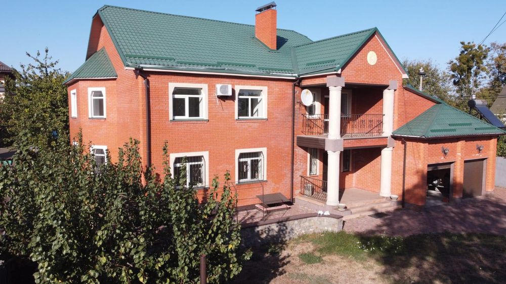 Продаж будинку в центрі міста