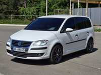 Volkswagen Touran 2010г.в. 2.0 турбодизель