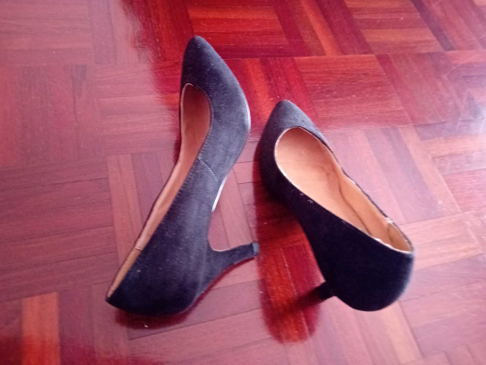 Sapatos de senhora Soft Grey, em camurça preta, número 37
