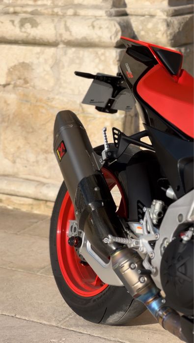 Aprilia Tuono V4 Factory 2021