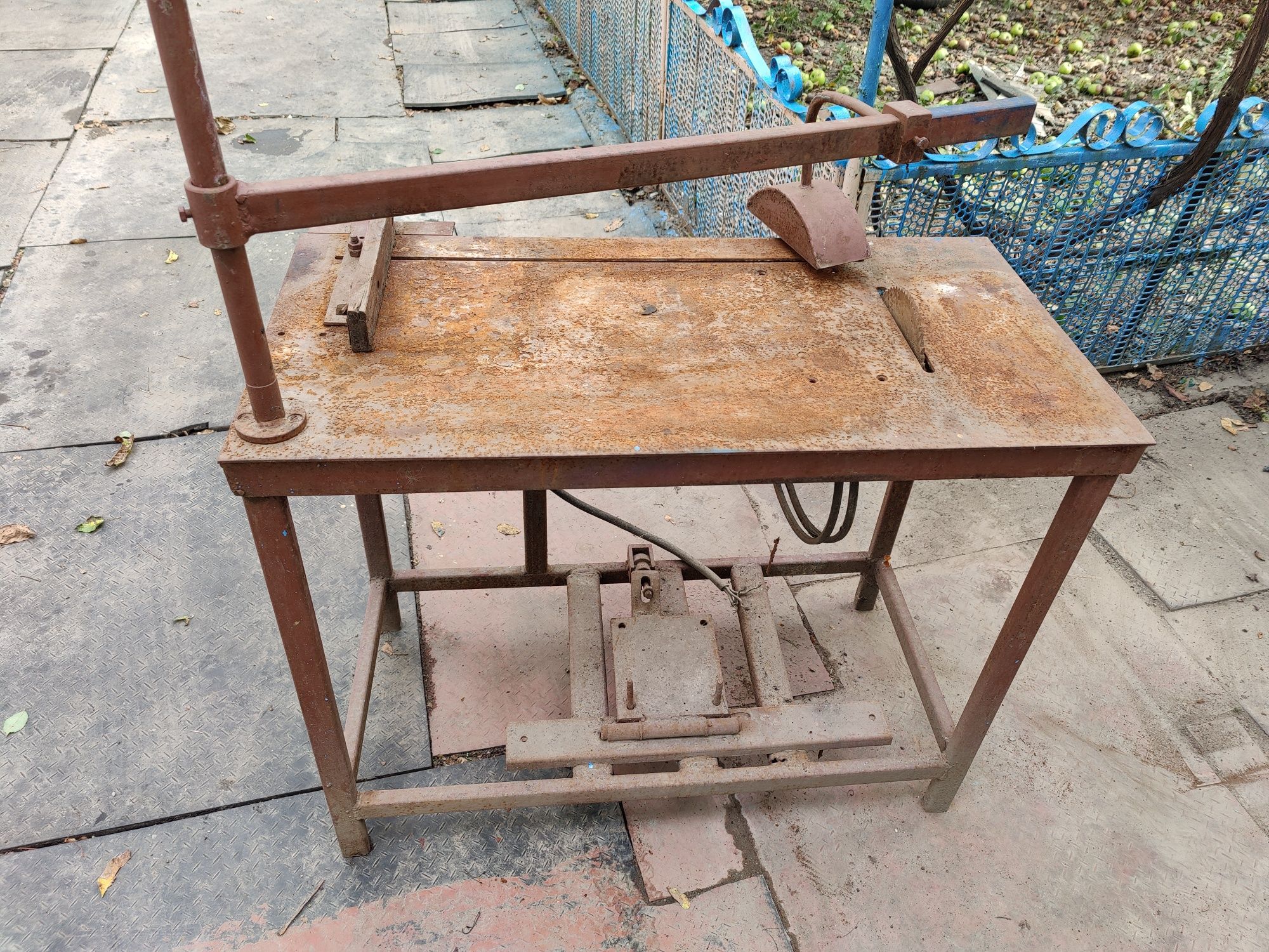 Стол циркулярный