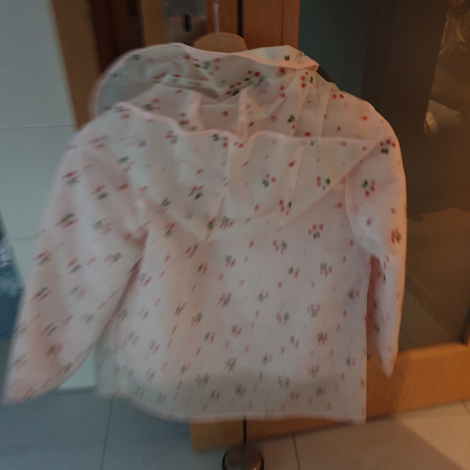 Varios casacos para menina com pouco uso. Com muito bon coalidade.