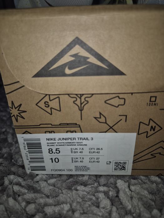 Nike Performance Juniper 3 Obuwie do biegania odblaski  42