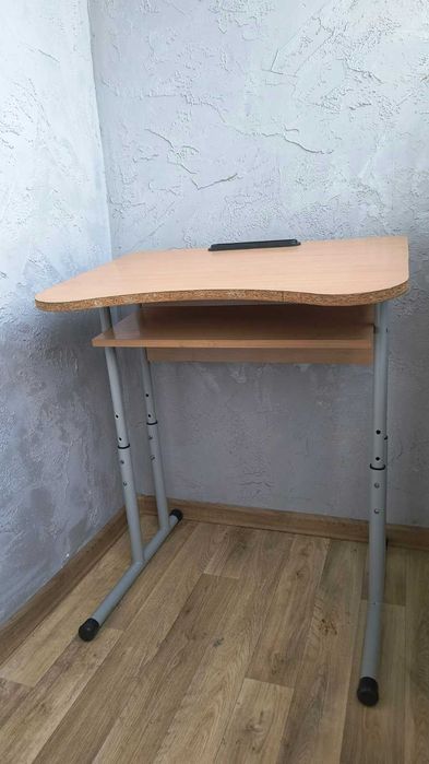 Шкільна парта регульована. Стан б/у