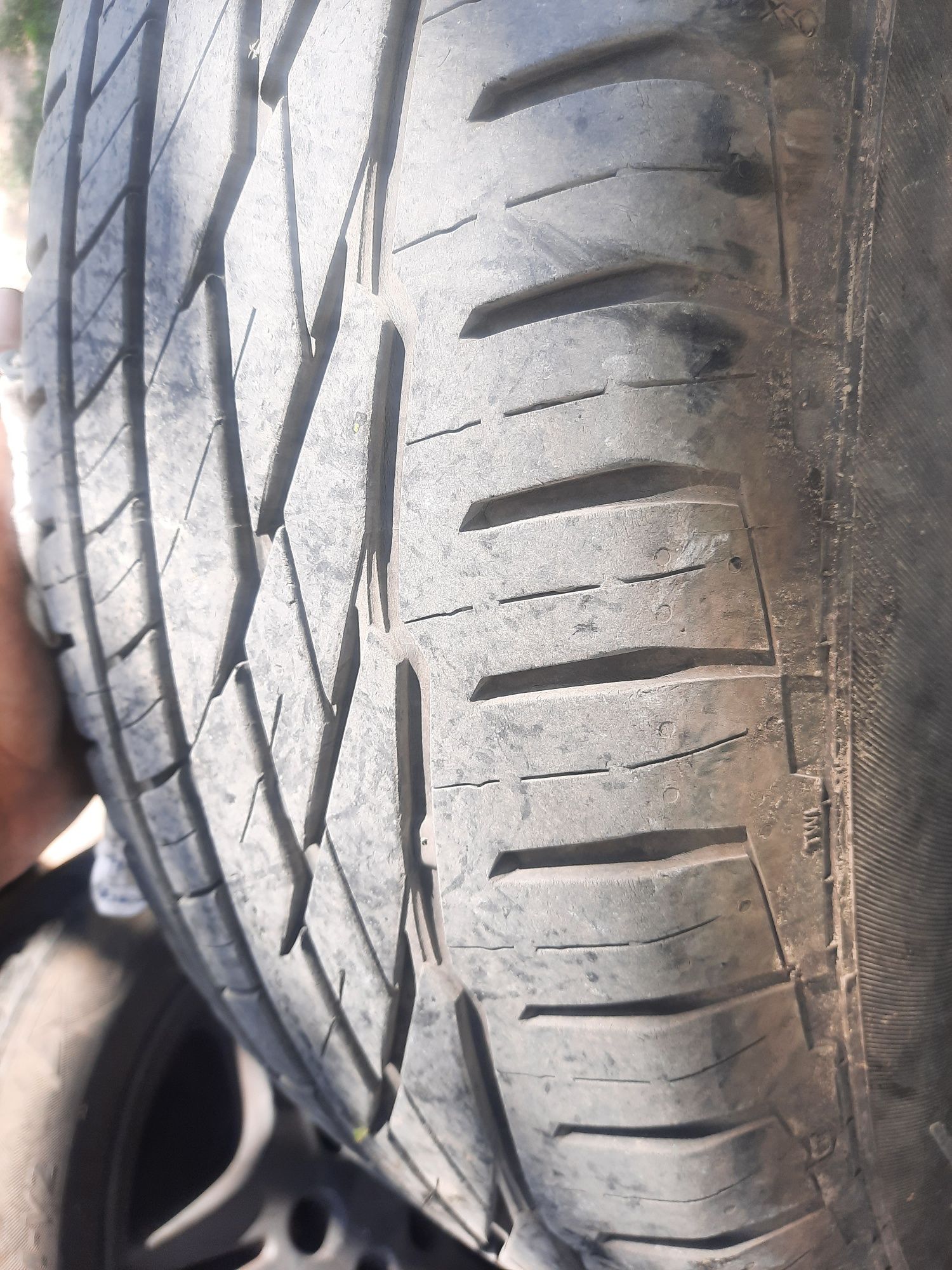 Автомобільні шини 235/70R16