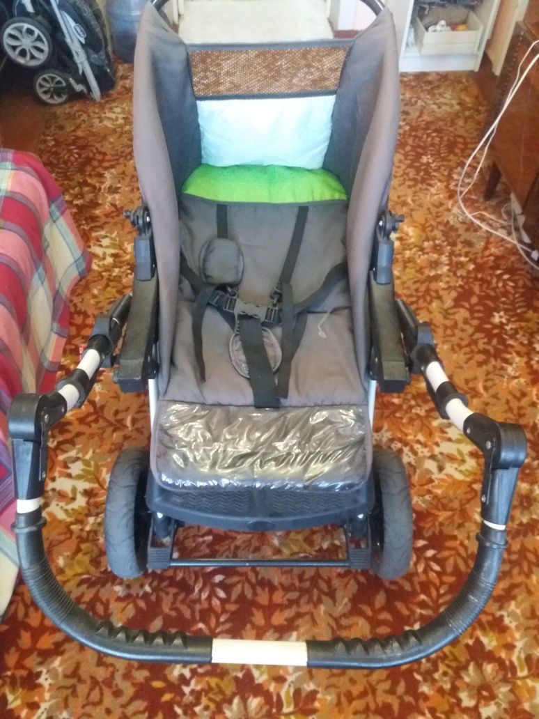 дитячий візочок (коляска)