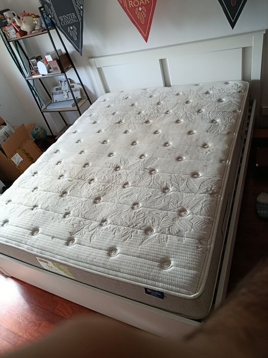 Cama e colchão casal