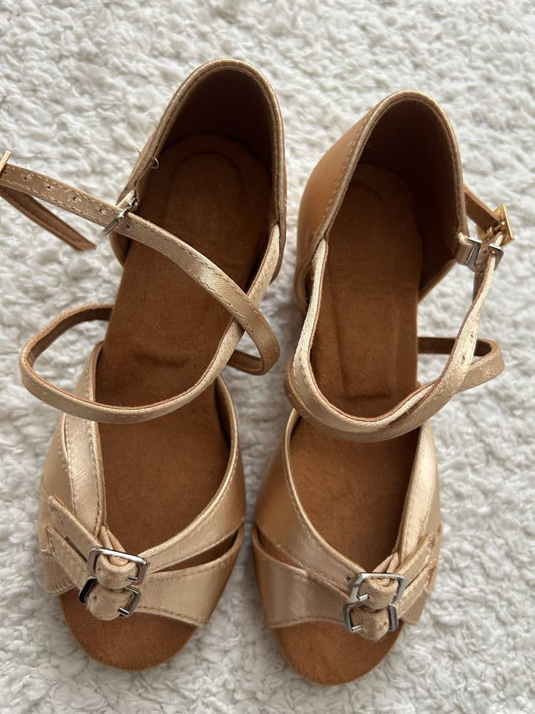 Buty do tańca taneczne latino 33 21cm  beżowe cieliste z regulacją