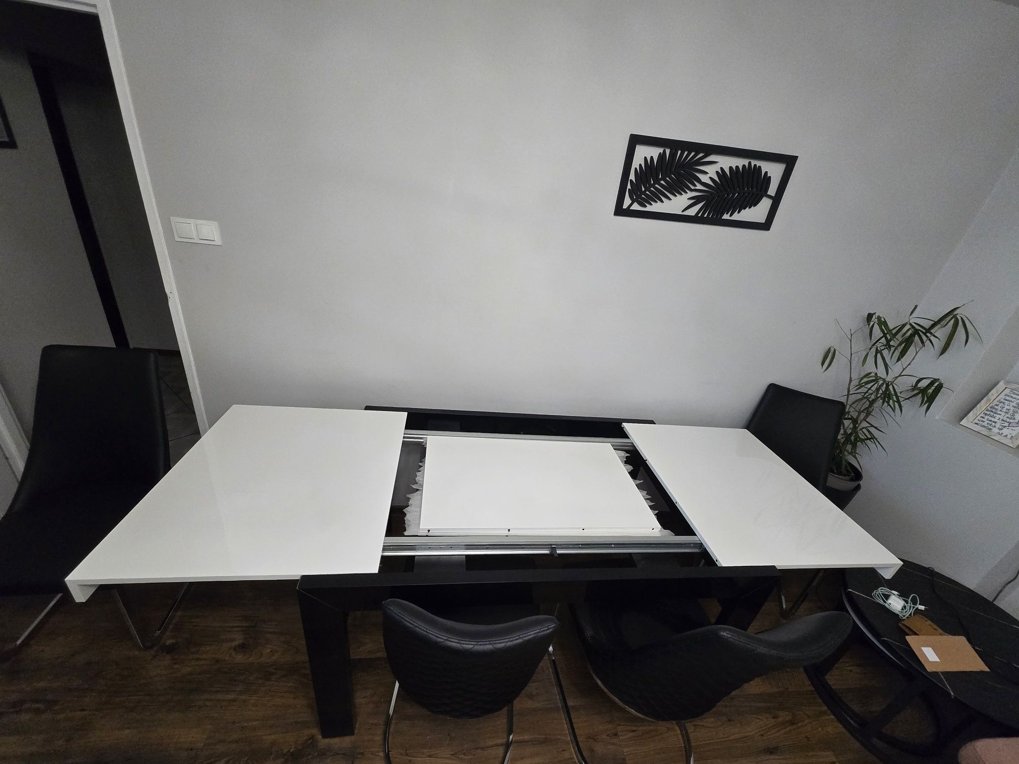 Stół rozkladany Biało Czarny POŁYSK  140x90 cm. Po rozłożeniu 240x90
