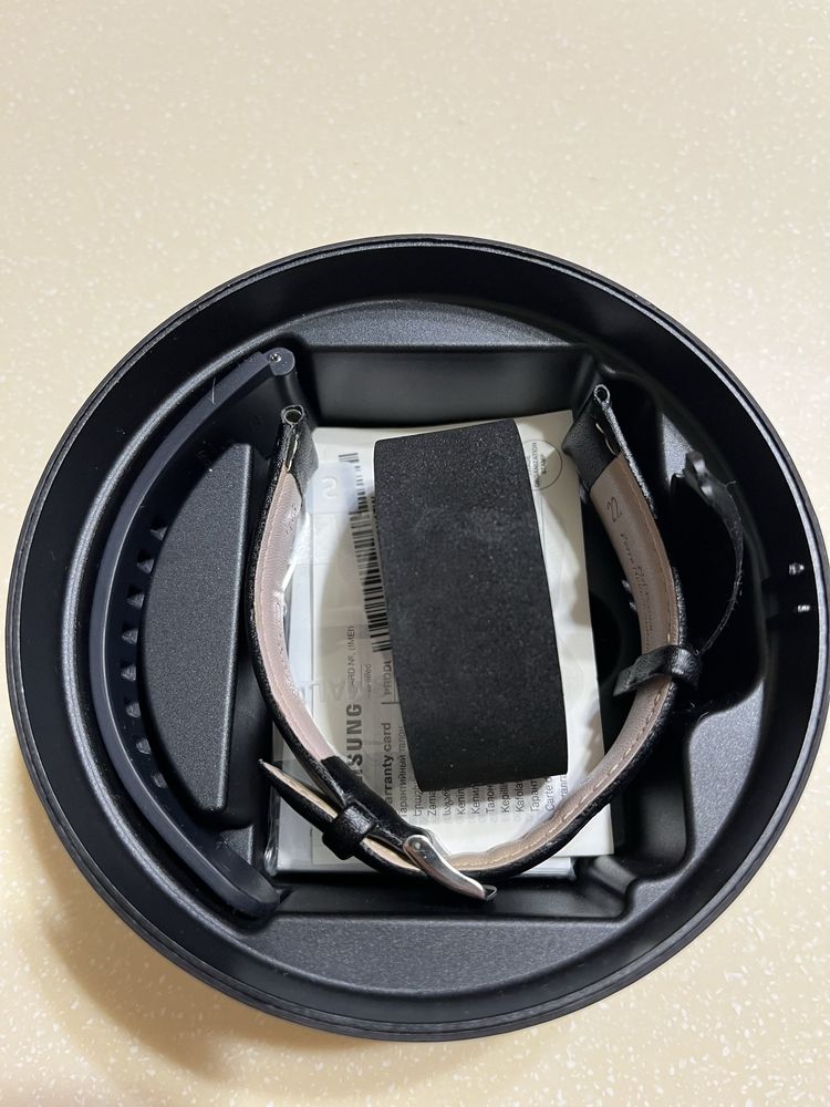 Часы Samsung Gear S3 frontier в отличном состоянии.