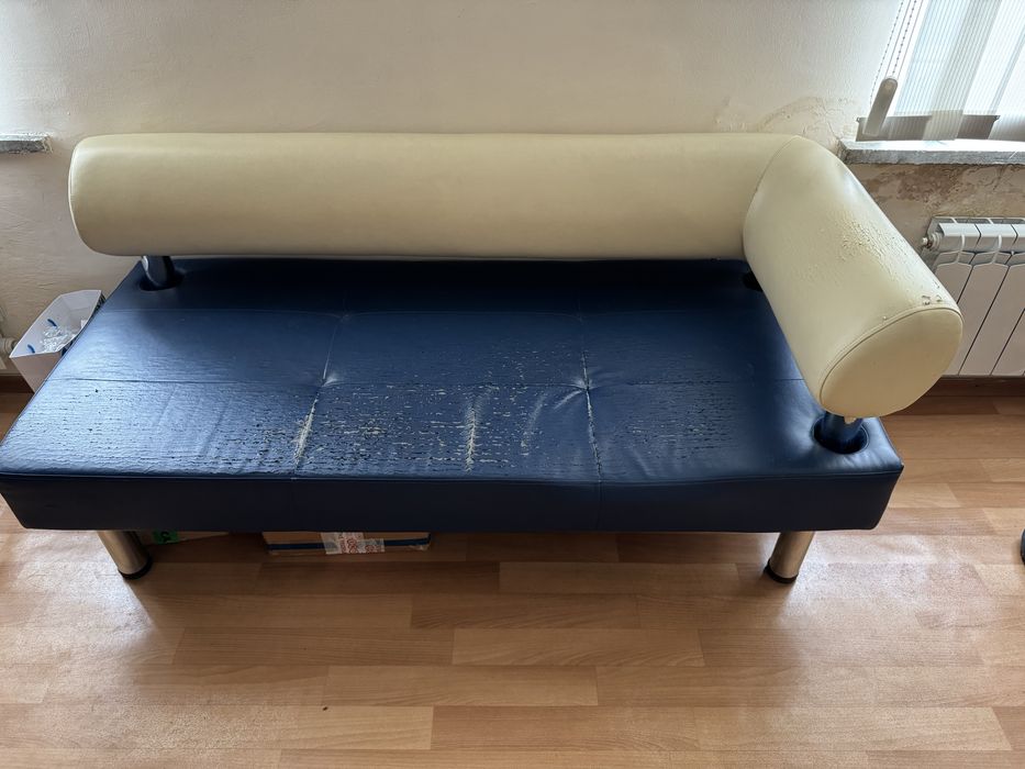 ДИВАН с обивкой из кож. заменителя