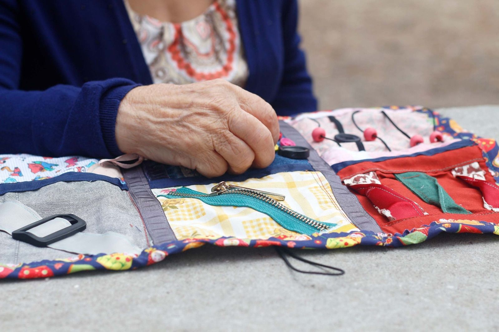 Fidget blanket sensorial para pacientes com demência, Alzheimer o