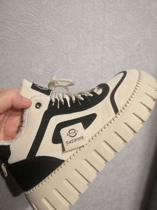 Зимні кросівки, черевики 37-38р