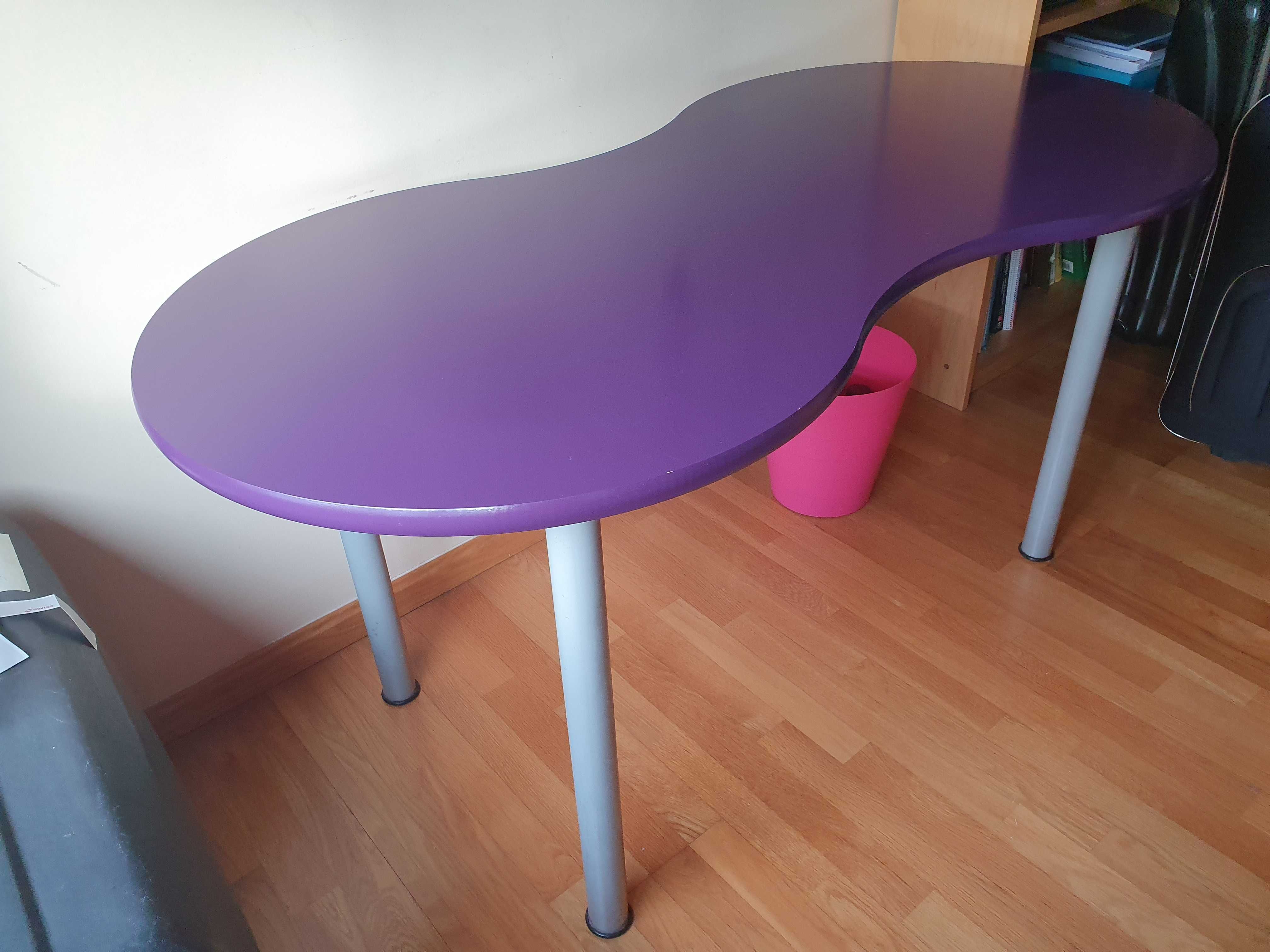 Mesa Ikea Roxa e 4 pés