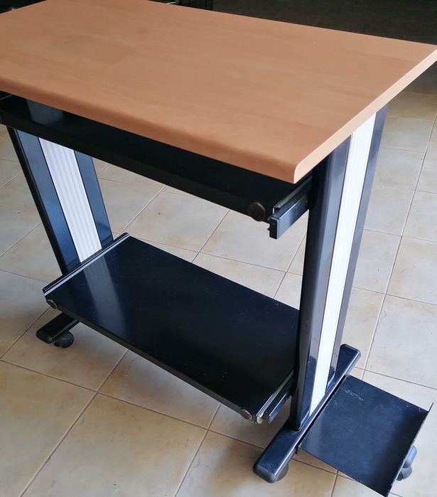 Mesa secretaria, para computador, com apoio