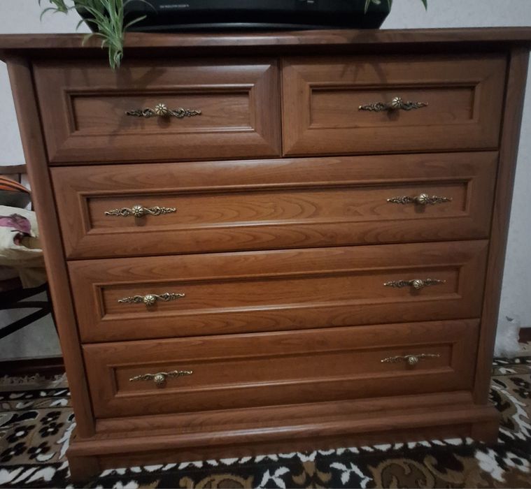Продам комод, приліжкові 2 тумби