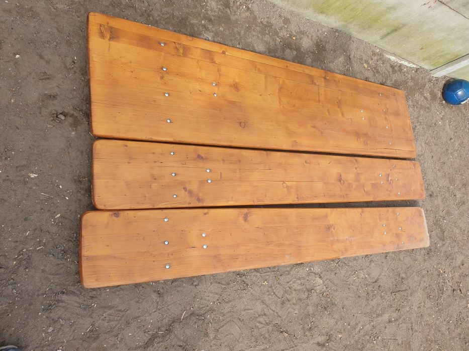 Stół piwny z ławkami