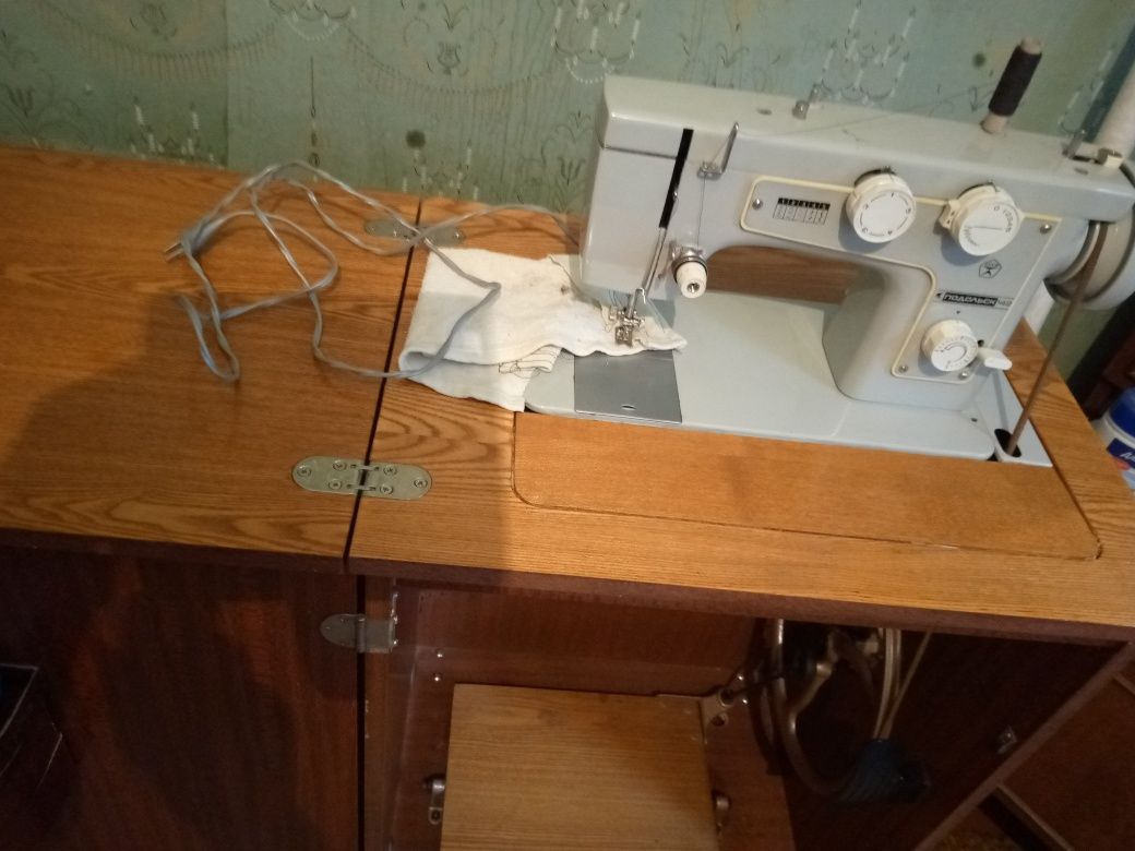 Швейная машинка "Чайка-Подольск 142"