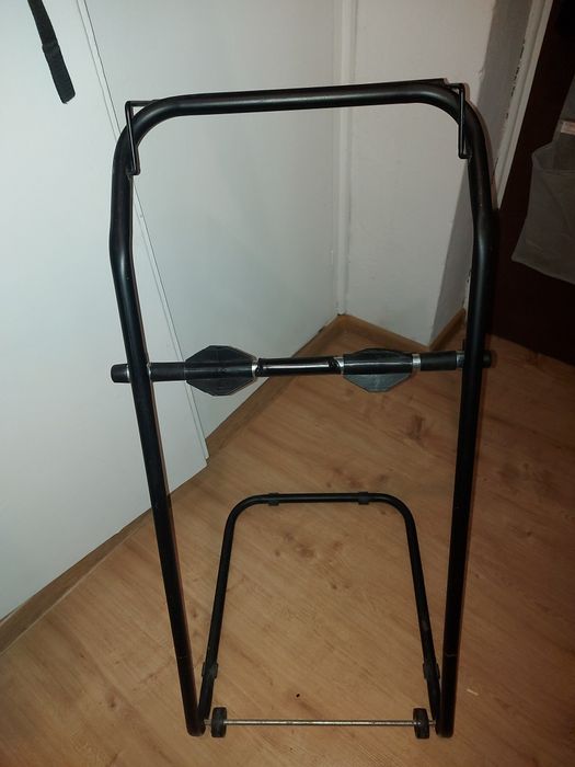 Podajnik podłogowy na czyściwo, folię stretch