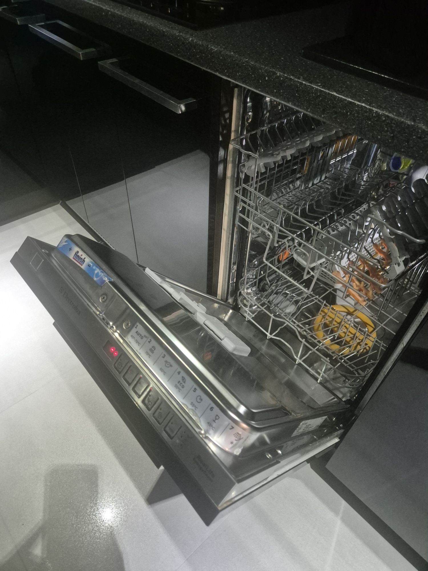Zmywarka Electrolux ESL47710R uszkodzona