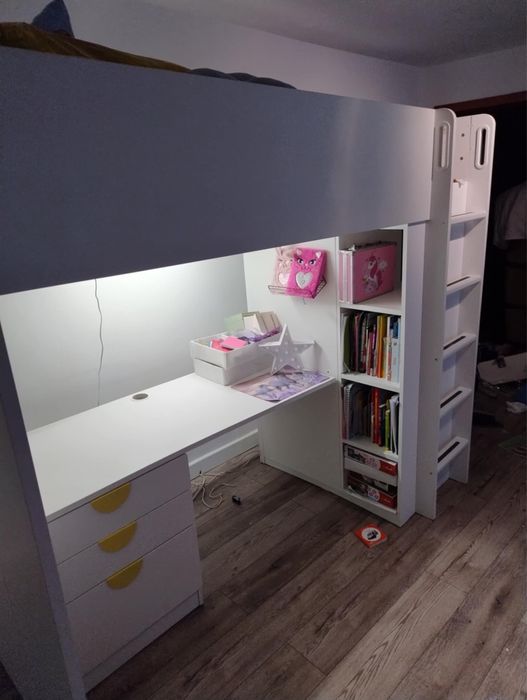Łóżko piętrowe IKEA SMASTAD z biurkiem szafą