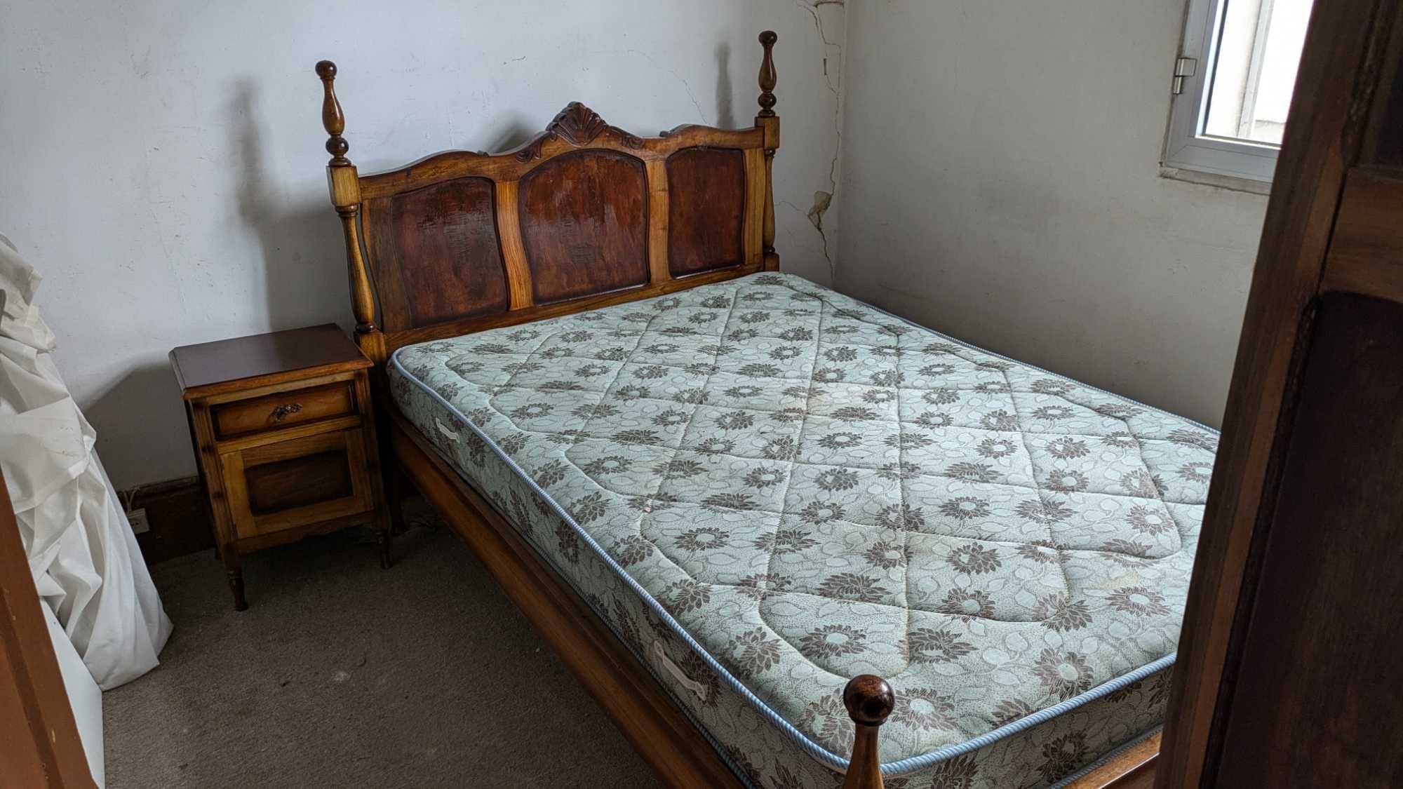 cristaleira+móvel+mobília de quarto+ 2 comedas móvel cama+ arca