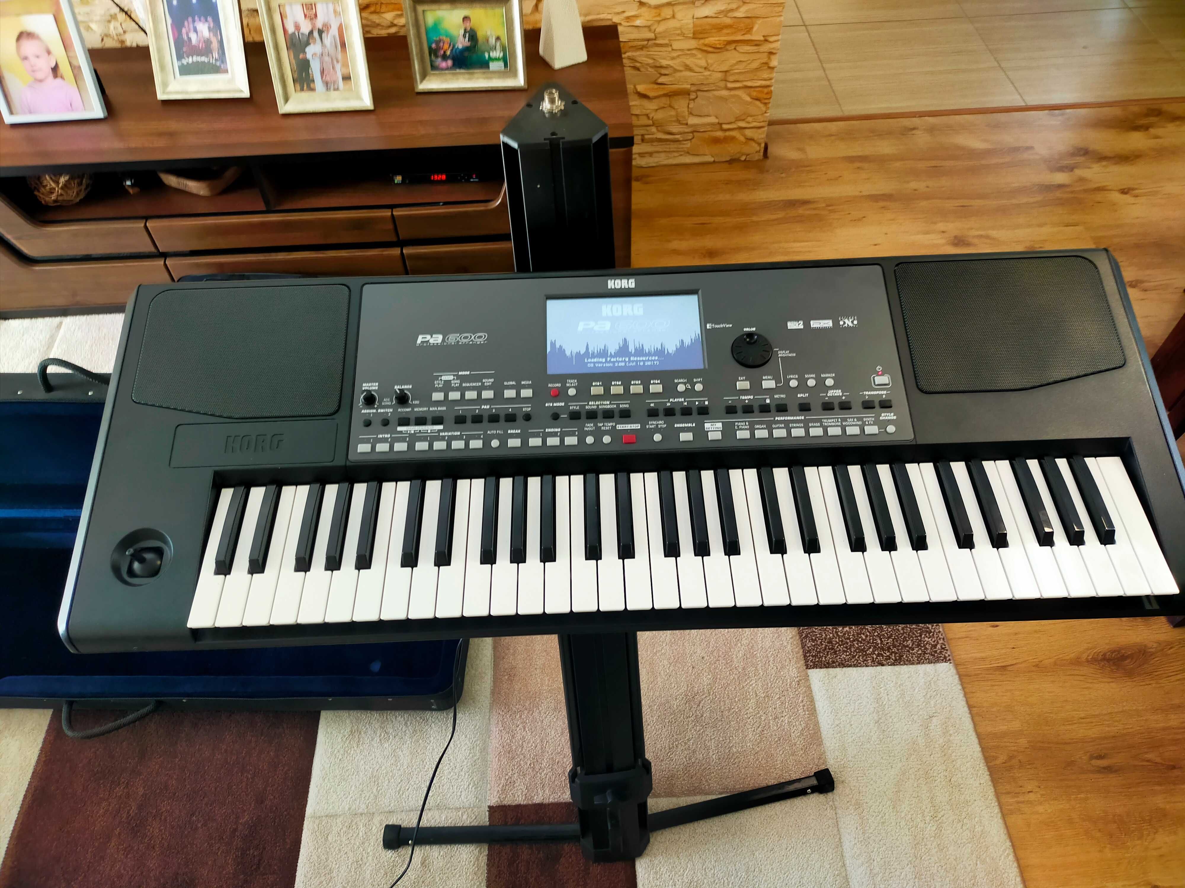 Korg pa 600 stan bdb.