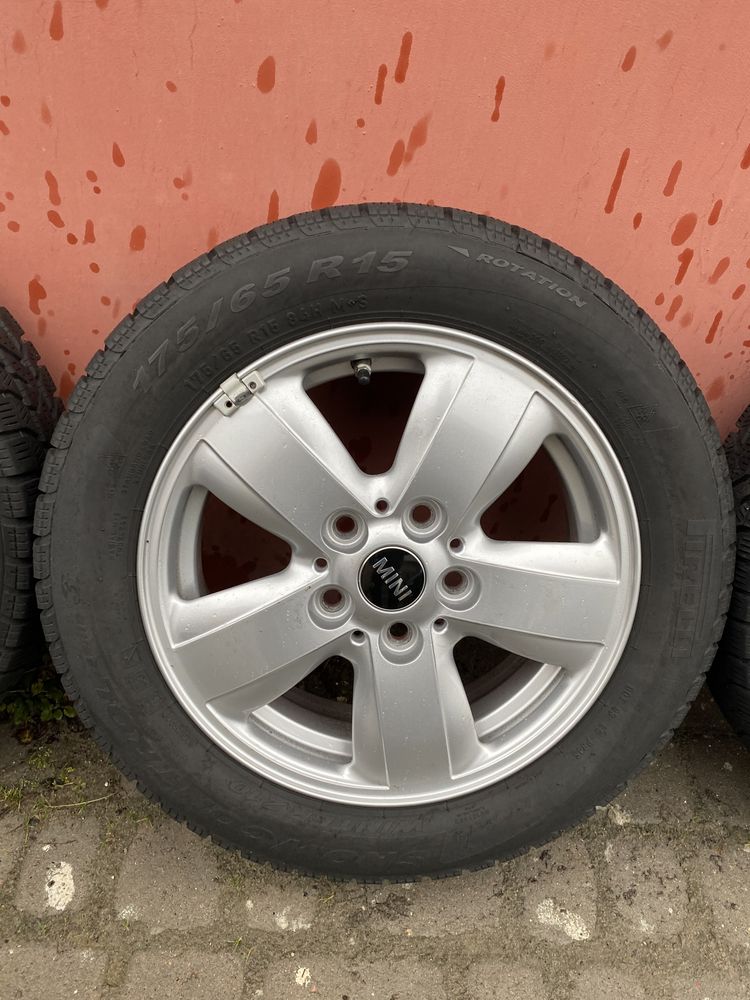 Зимові шини Pirelli 175/65 R15 диски Mini Cooper R15