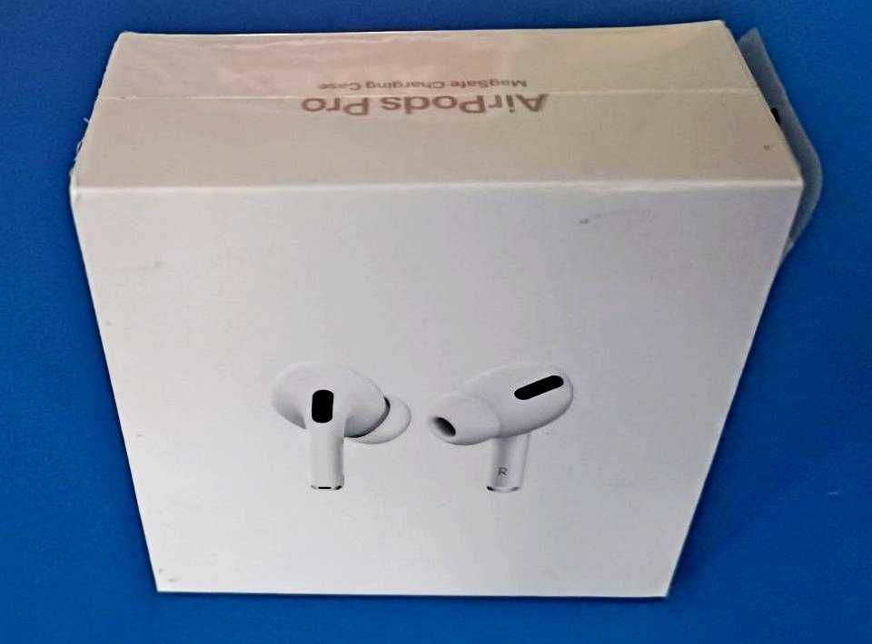 Навушники TWS Apple AirPods Pro with MagSafe Charging Case (MLWK3AM)