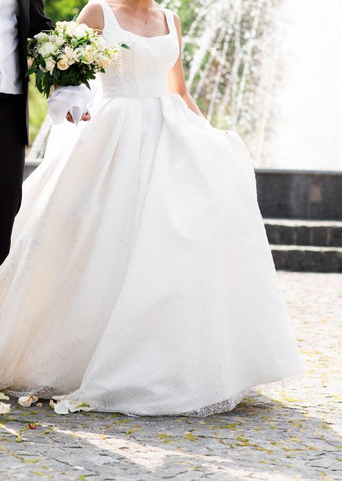 Пишна  весільна сукня!