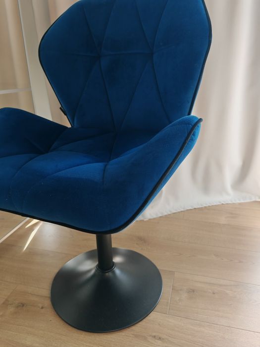 Krzesło obrotowe welurowe - ciemne morze - czarny dysk