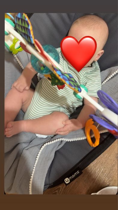 Заколисуючий центр , гойдалка , качеля, укачивающий цетр 4moms