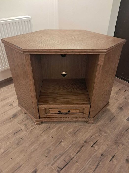 Rogowa, dębowa szafka RTV z szufladą