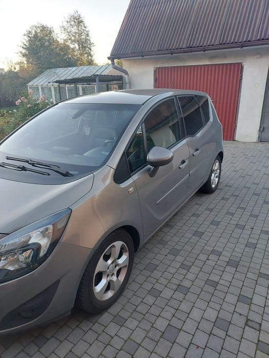 Продам автомобіль Opel Meriva B 2010