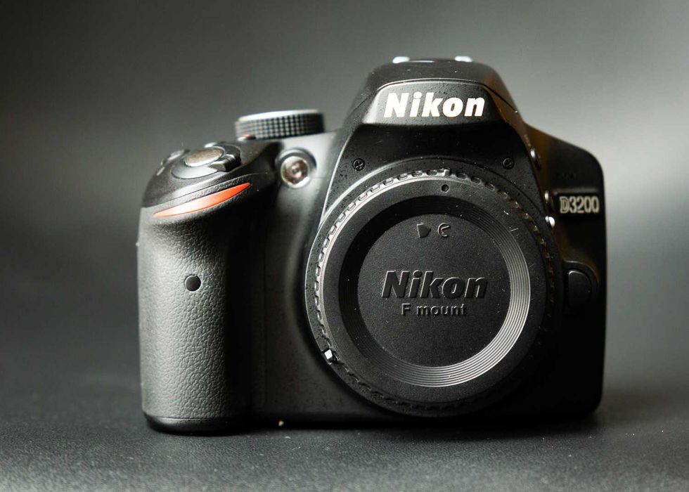 Nikon D3200 z obiektywem nikkor 50-200