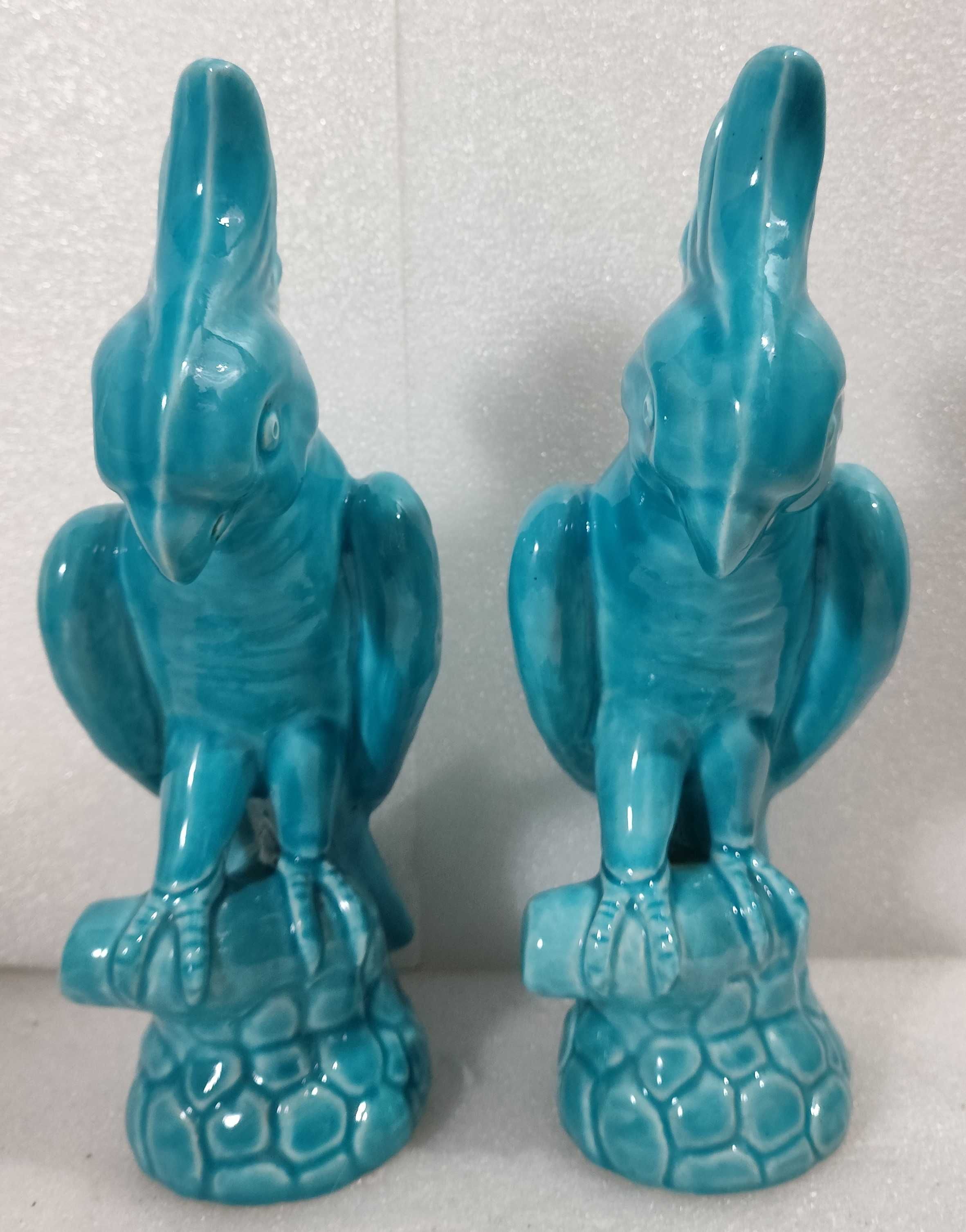 Par de catatuas em cerâmica pintada