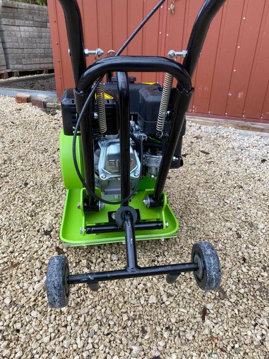 Zagęszczarka ZIPPER 60 z posuwem, Guma do kostki